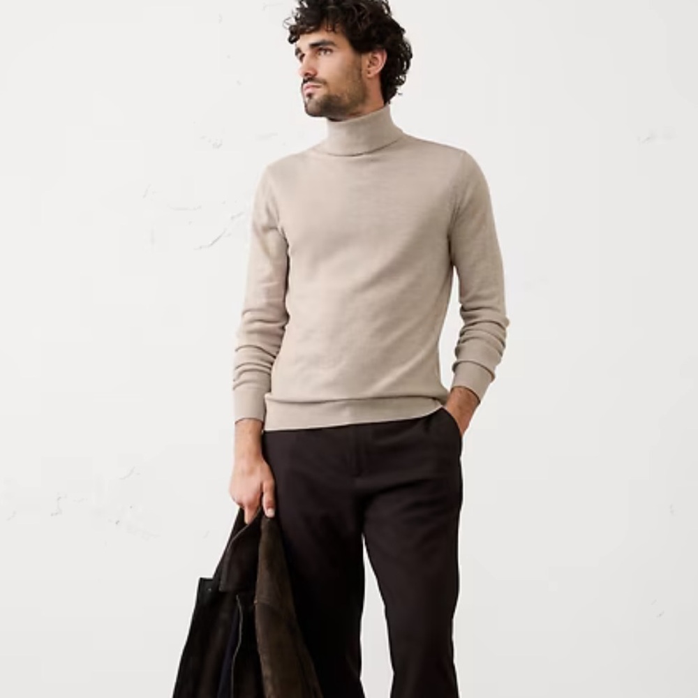 Banana Republic Factory Men's Light Tan Turtleneck Sweater